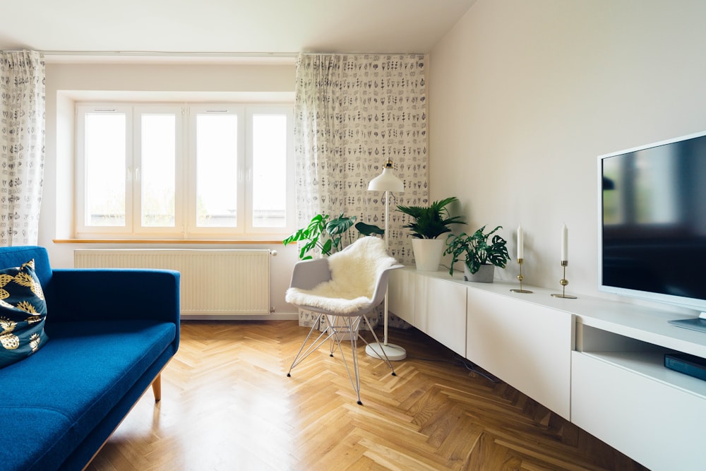 Built-in Bedroom Window Seat Bench with Foam Cushion